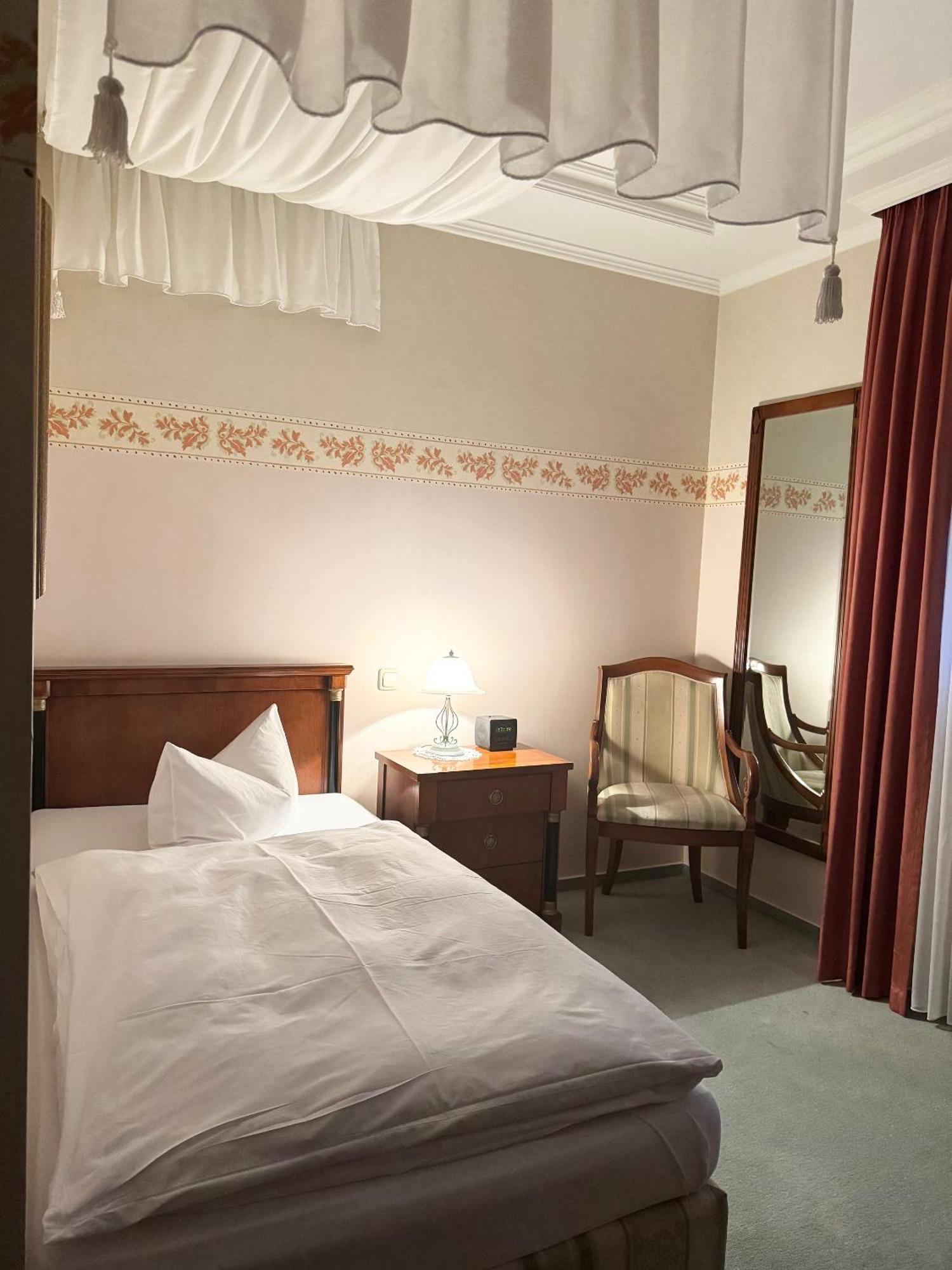 Hotel Seehof Leipzig Zwenkau Exteriör bild